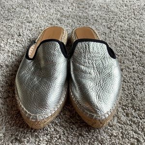 Patricia green leather slippers